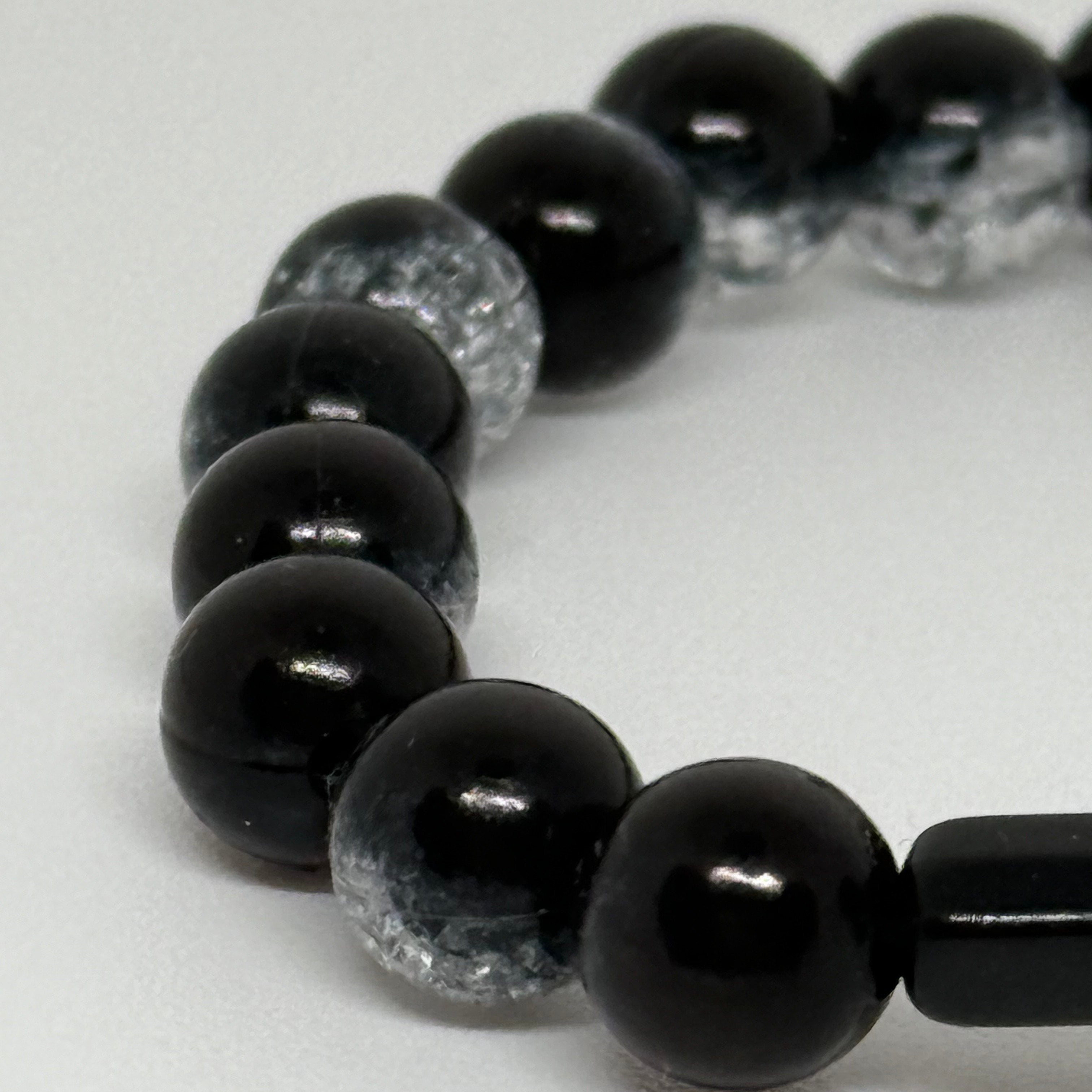 Bracelet noir cristallisé