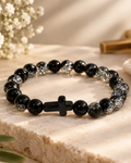 Bracelet en pierres noires facettées avec croix et éclats de cristal argentés