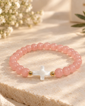 Bracelet en pierre naturelle rose avec croix nacrée et perles dorées
