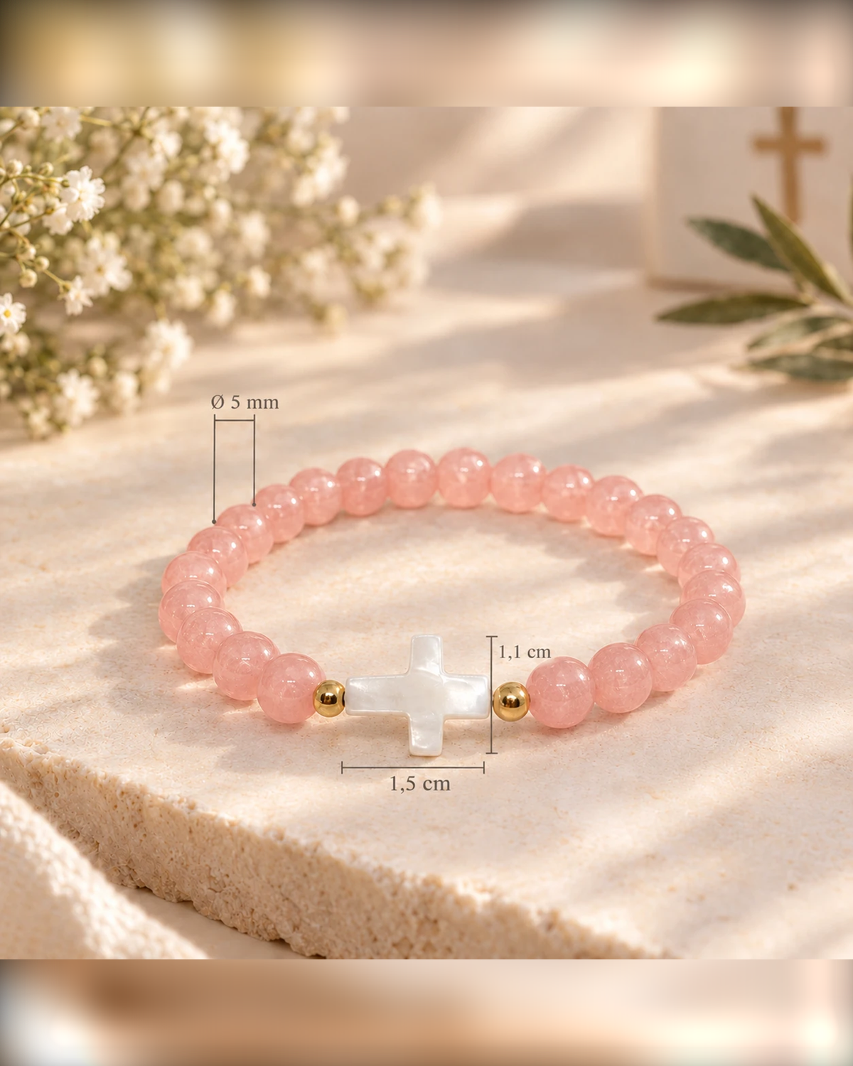 Dimensions du bracelet Rose et Doré : perle 5 mm, croix 1,5 x 1,1 cm