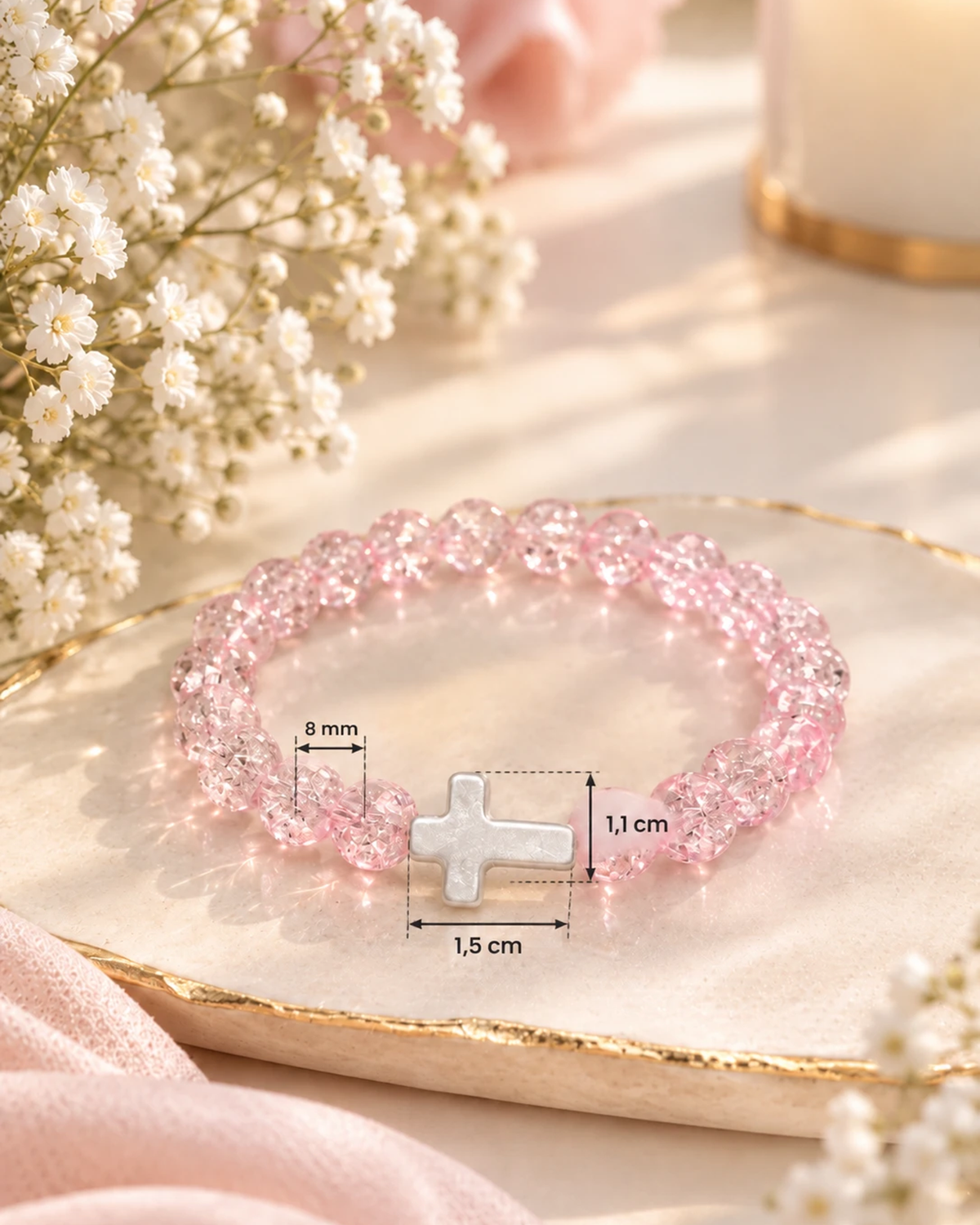 Dimensions du bracelet rose éclat cristal : perle 8 mm, croix 1,5 x 1,1 cm