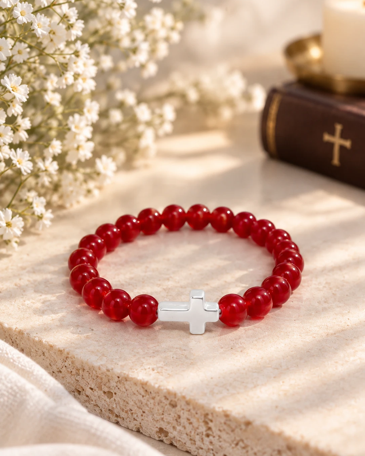 Bracelet Amour du Christ, pierre naturelle rouge et croix blanche