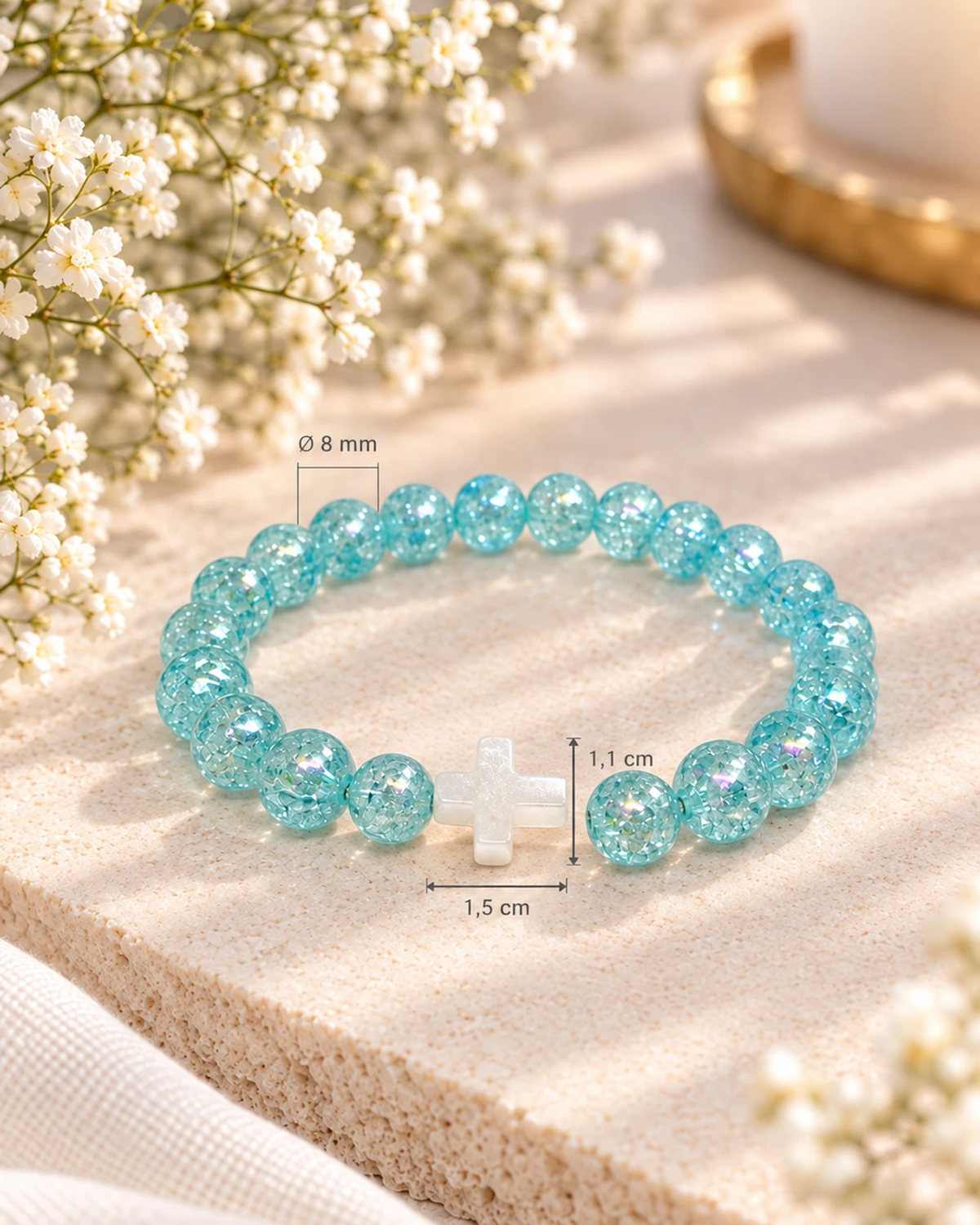 Dimensions du bracelet Turquoise Éclat Cristal : perle 8 mm, croix 1,5 x 1,1 cm
