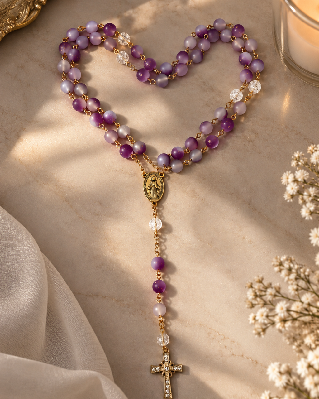 Chapelet Céleste avec Médaille Miraculeuse et crucifix, disposé en cœur