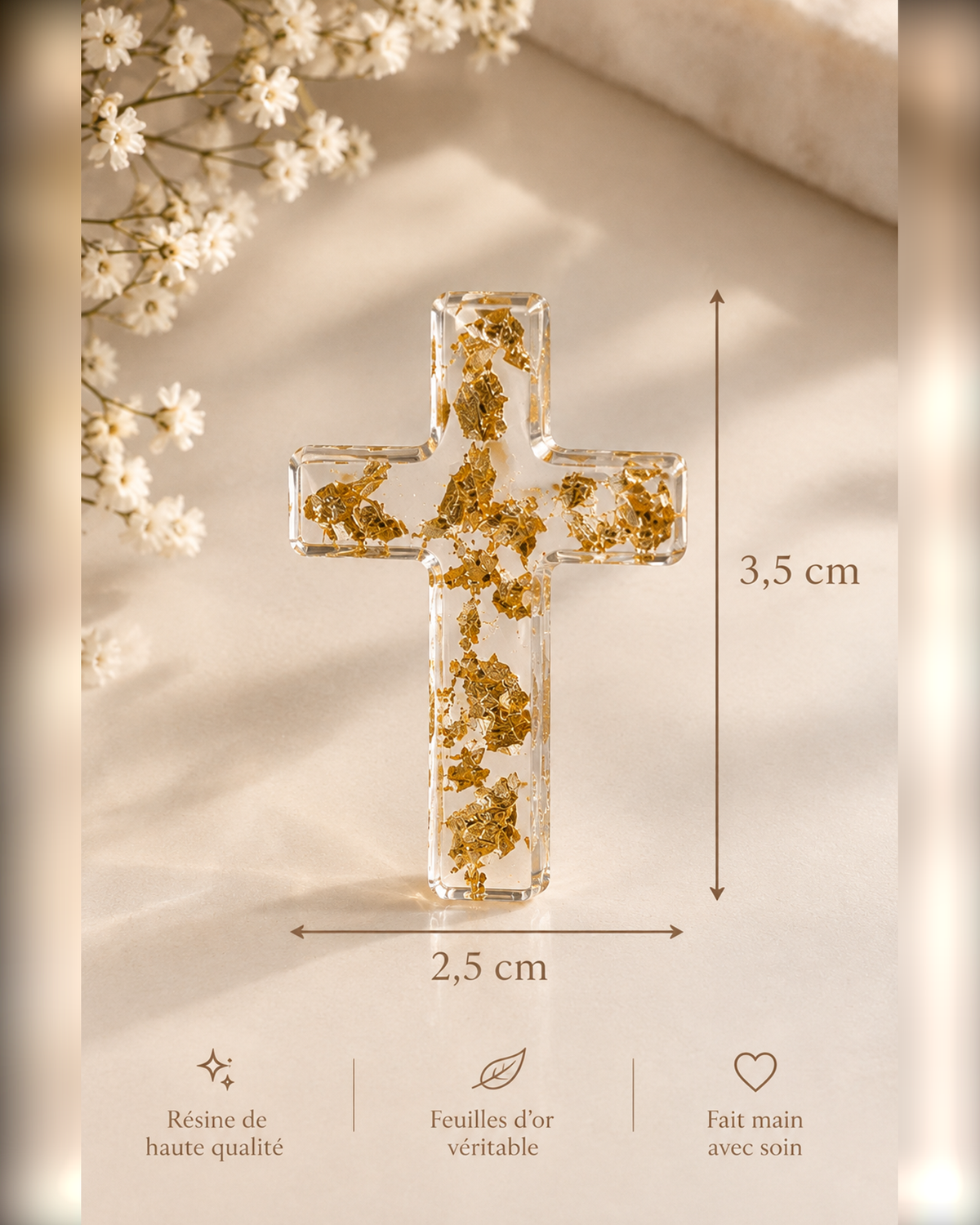 Dimensions de la croix en résine : 3,5 cm de longueur, 2,5 cm de largeur